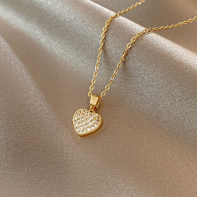 Zirconia heart pendant necklace in gold