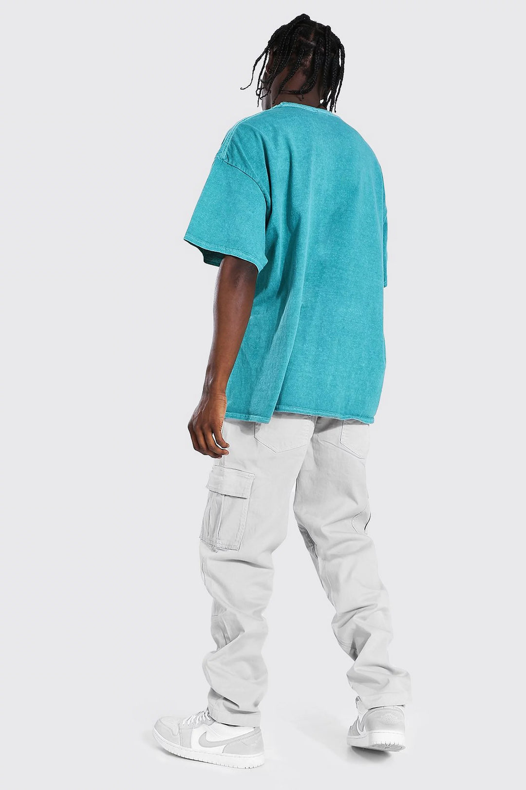 BOOHOOMAN STRAIGHT LEG GARMENT DYED TWILL CARGO TROUSER IN GRAY