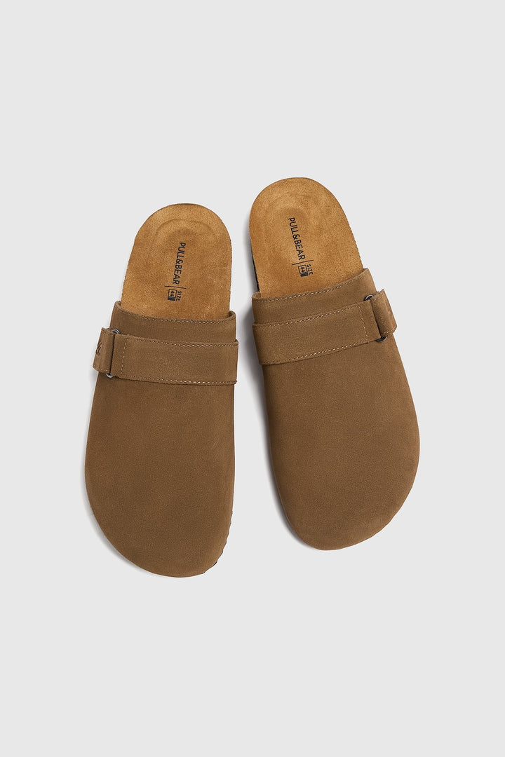 PULL&BEAR SPLIT SUEDE CLOGS IN BROWN