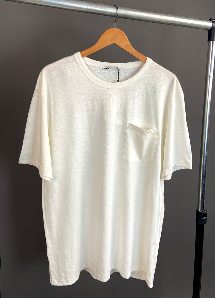 Side pocket t-shirt in white