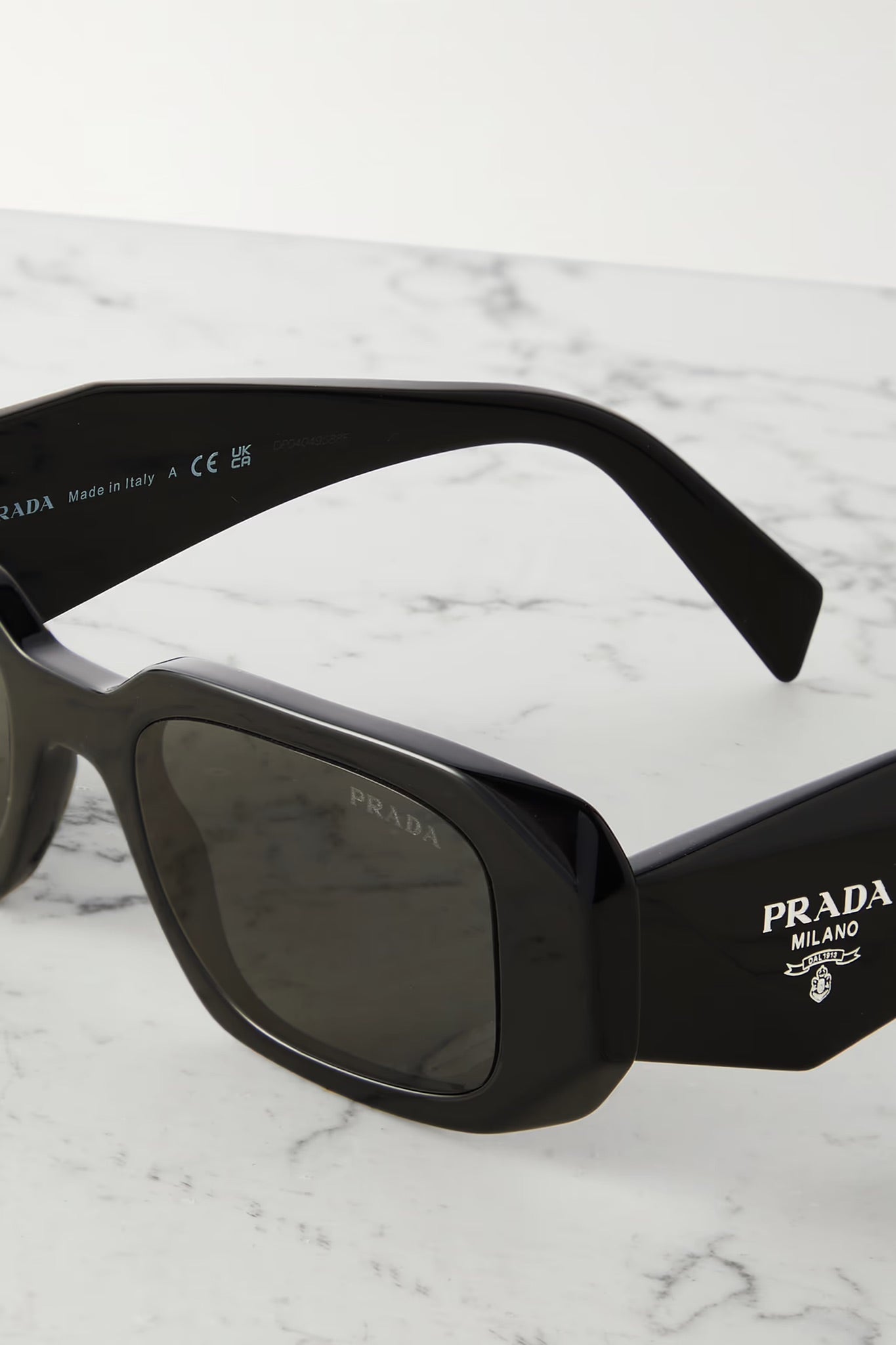 Prada rectangular-frame logo sun glasses – Garmisland