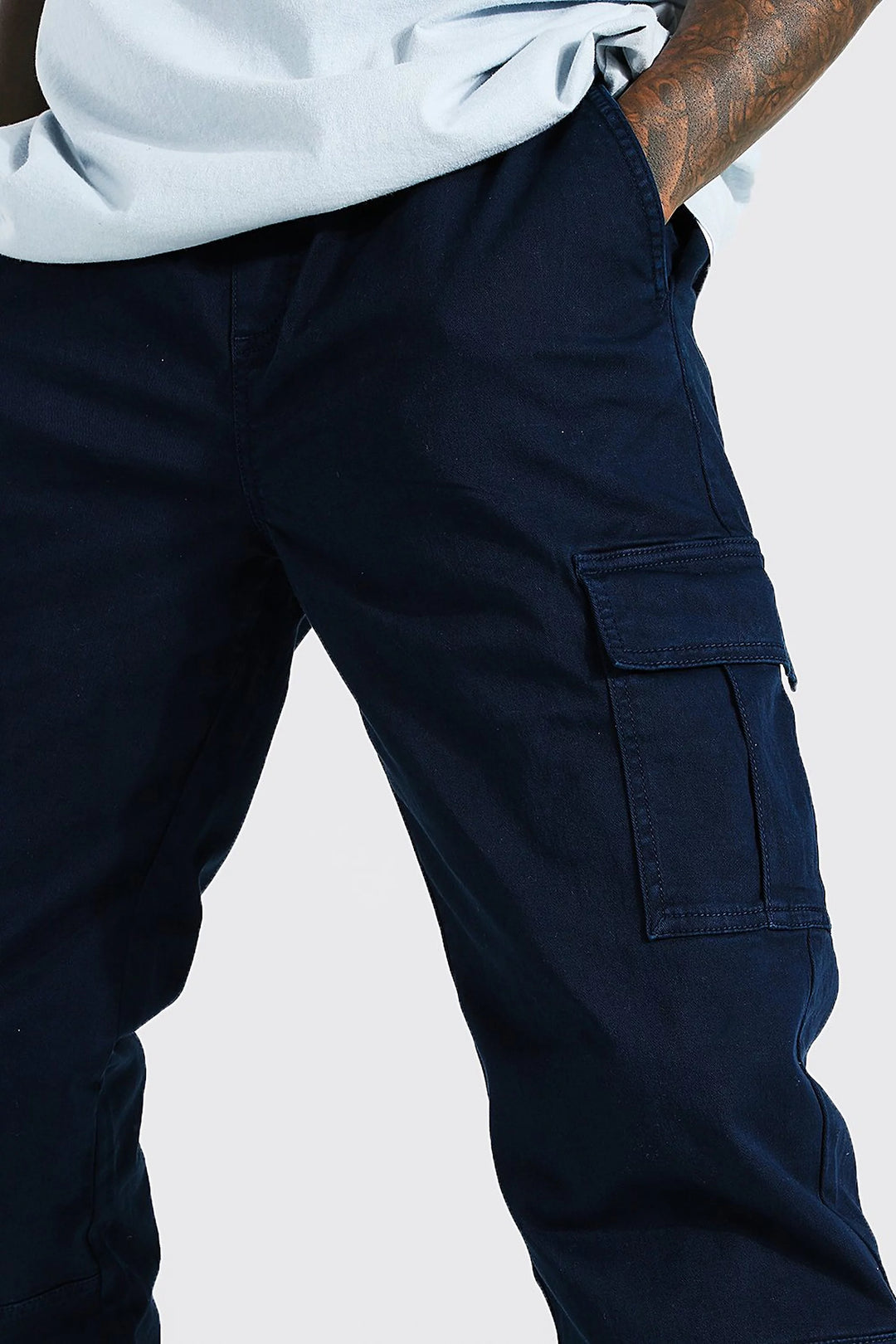 BOOHOOMAN STRAIGHT LEG GARMENT DYED TWILL CARGO TROUSER IN NAVY BLUE