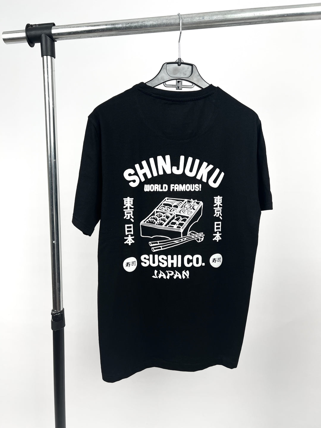 Denim&Flower Shinjuku Backprint T-shirt in black