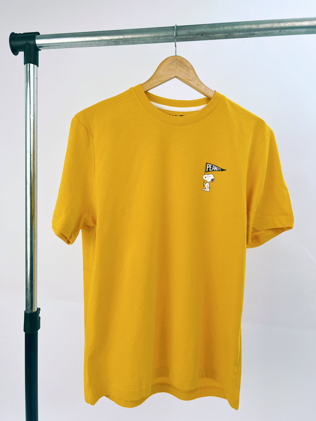 Peanuts t-shirt in mustard