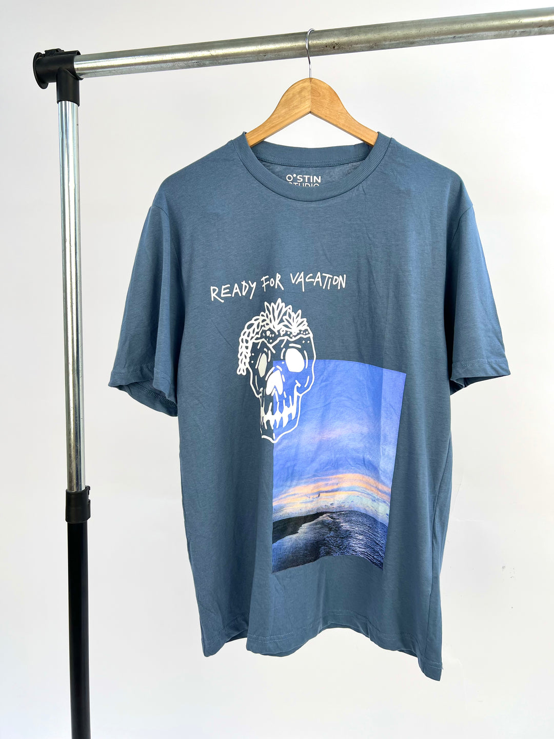 Ostin Studio Ready for Vacation print T-shirt in blue