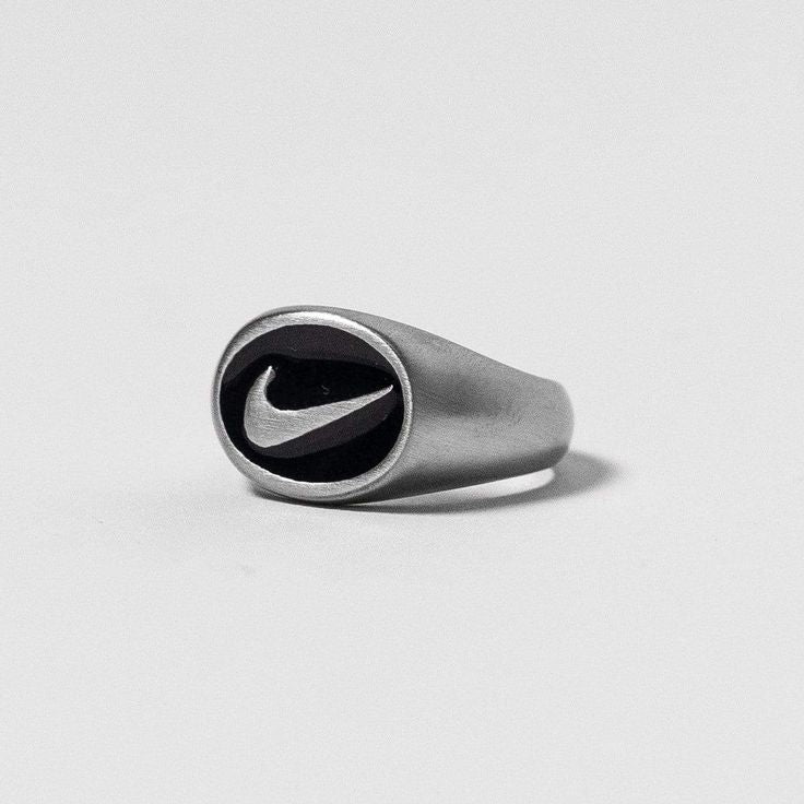 spreken kat Oh jee Nike Swoosh Singlet Ring in Silver – Garmisland