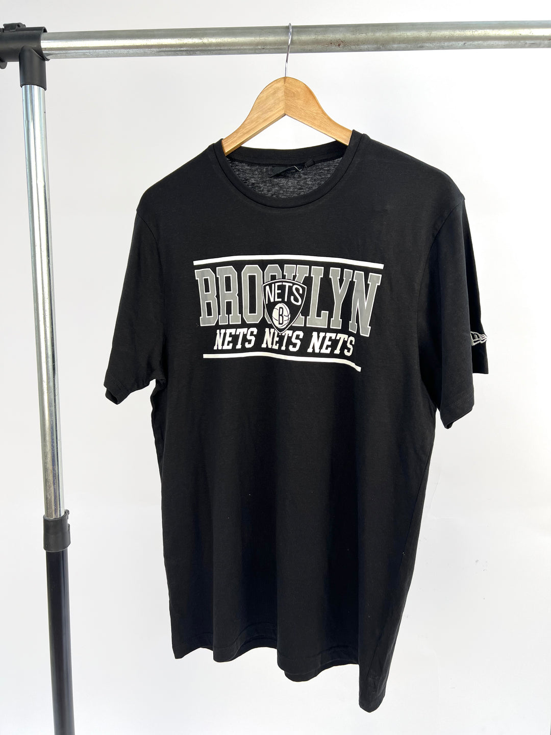 New Era Brooklyn Nets print T-shirt in black