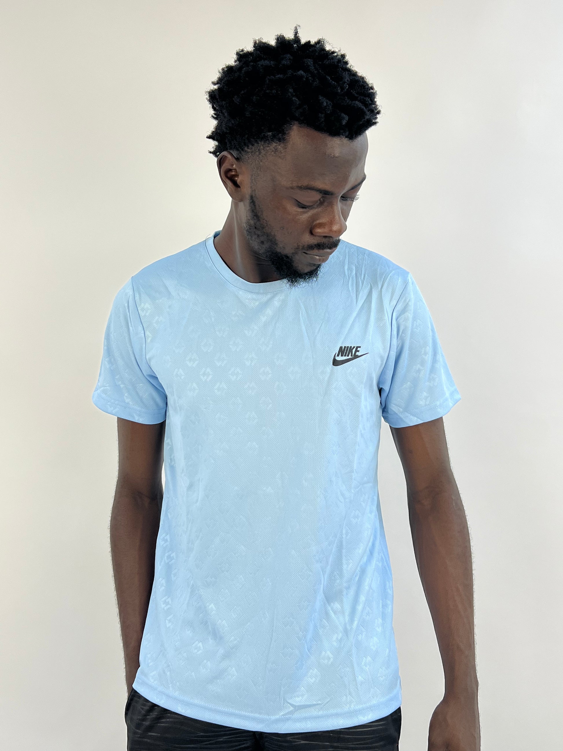 Nike Logo sports T-shirt in Light Blue – Garmisland