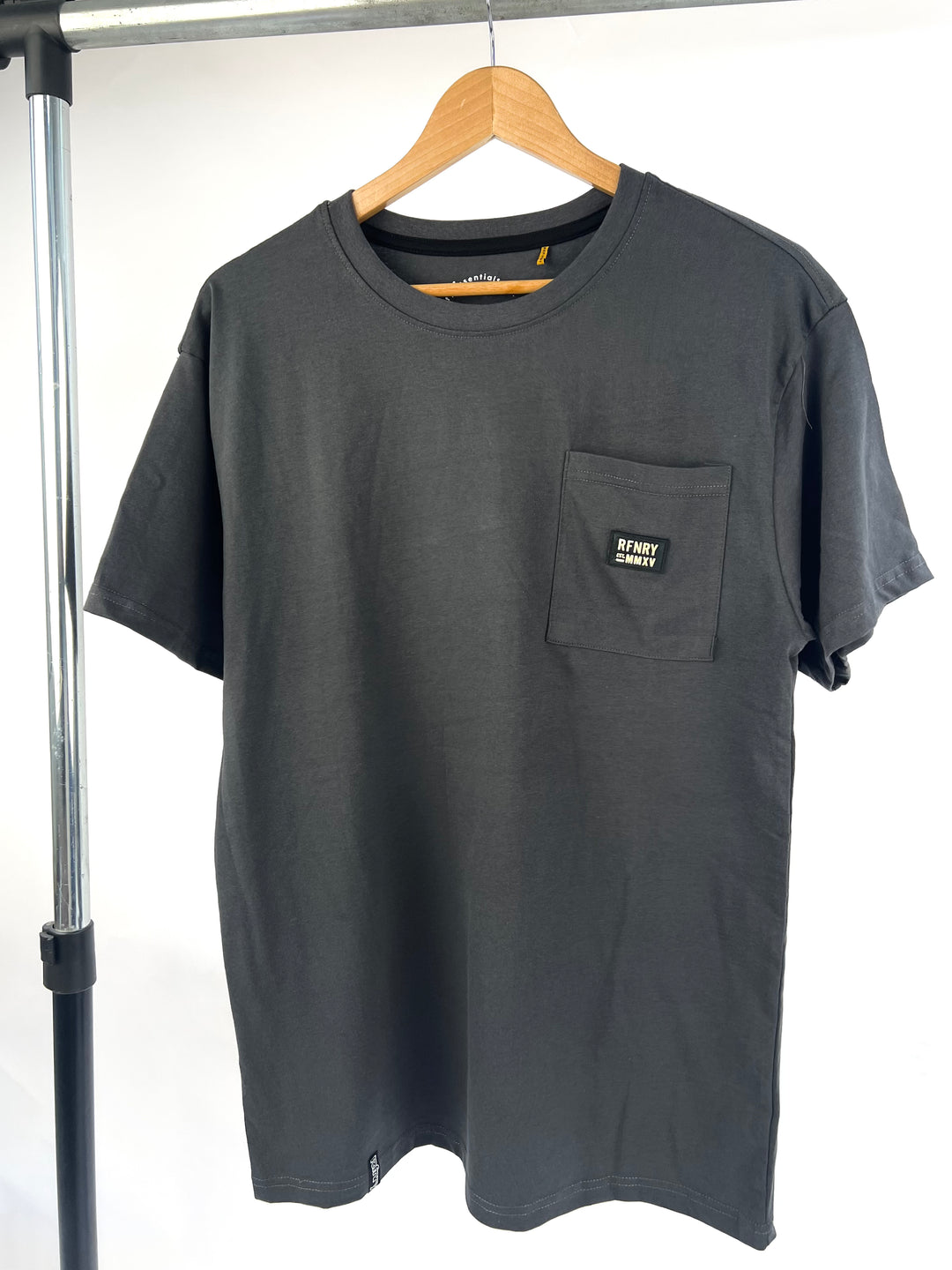 Rfnry side pocket t-shirt in grey