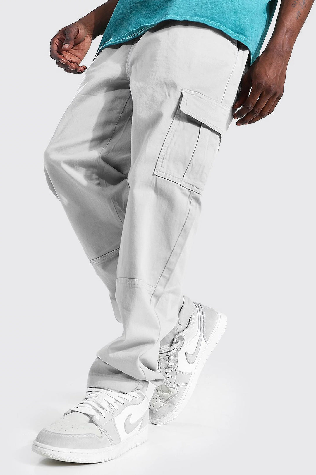 BOOHOOMAN STRAIGHT LEG GARMENT DYED TWILL CARGO TROUSER IN GRAY