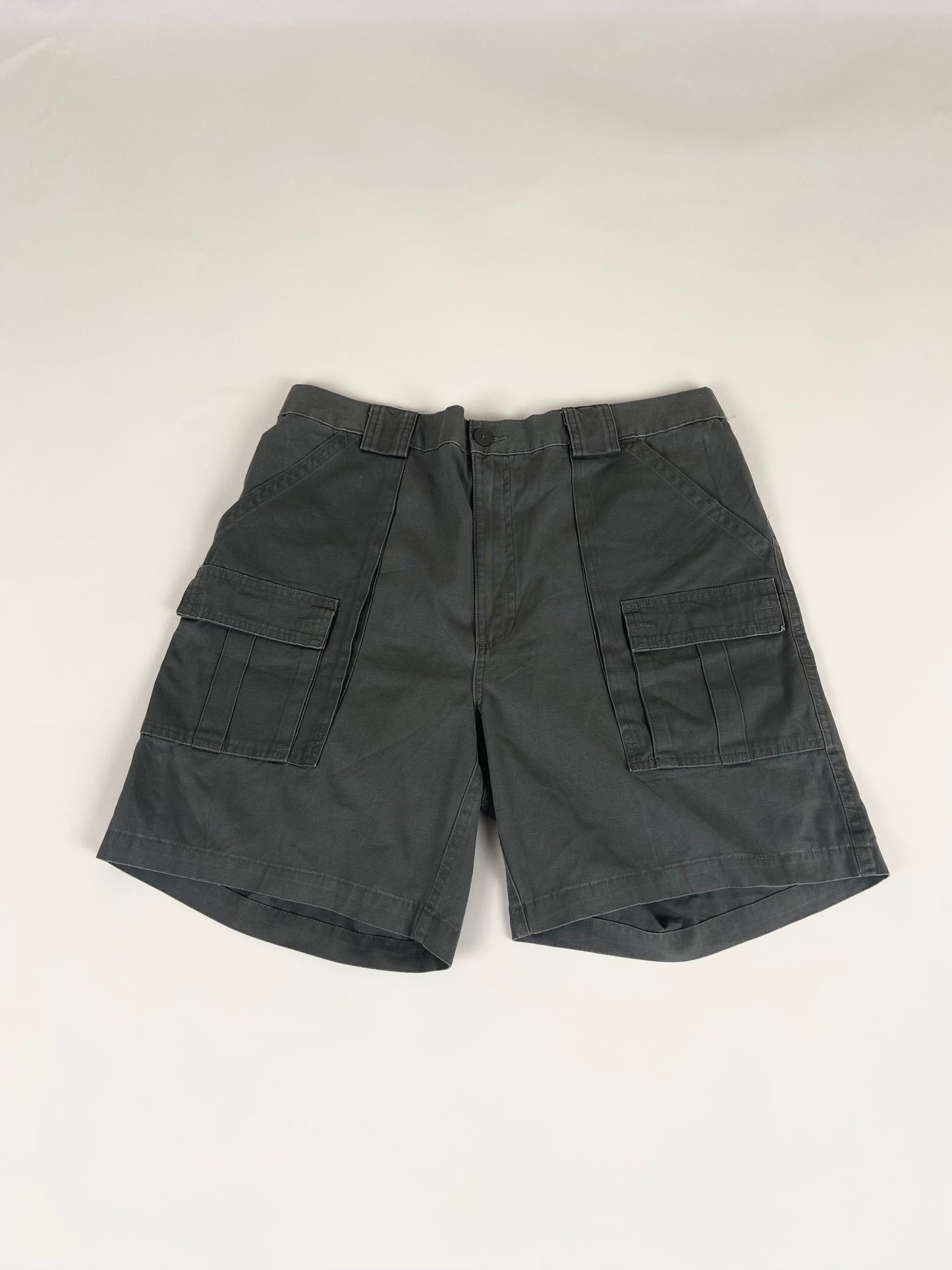 Weekender cargo shorts in dark grey
