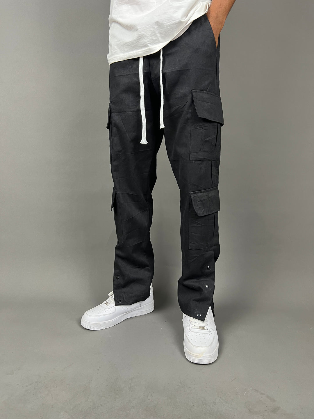 Multi pocket cargo pants in black