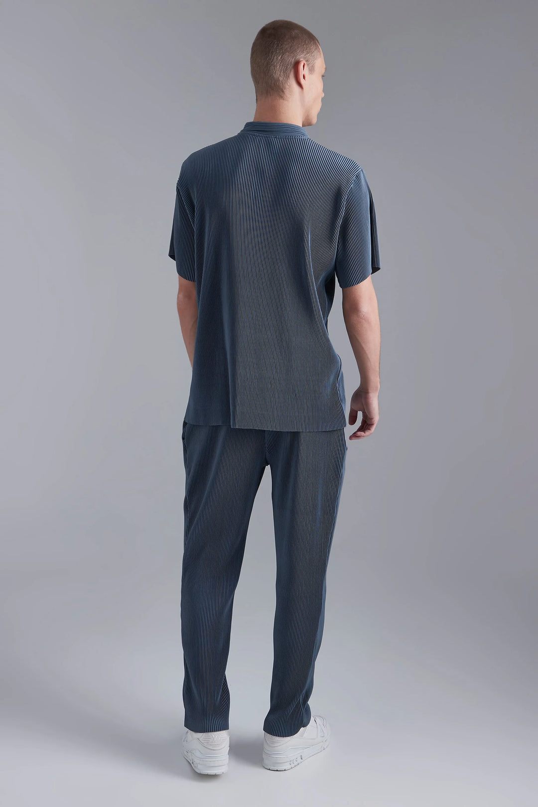 BOOHOOMAN SLIM POLO AND TAPERED JOGGER PLEATED SET IN SLATE BLUE