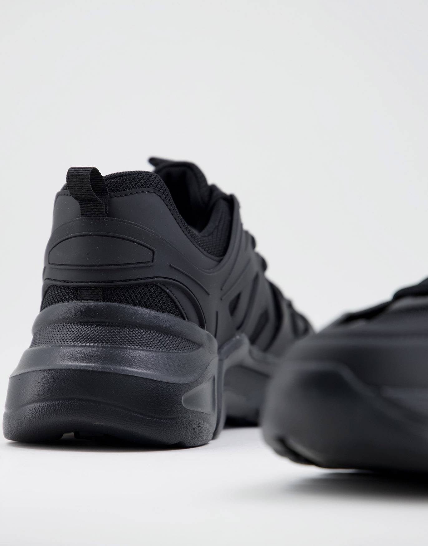 Public Desire Unorthodox chunky trainers in black â Garmisland