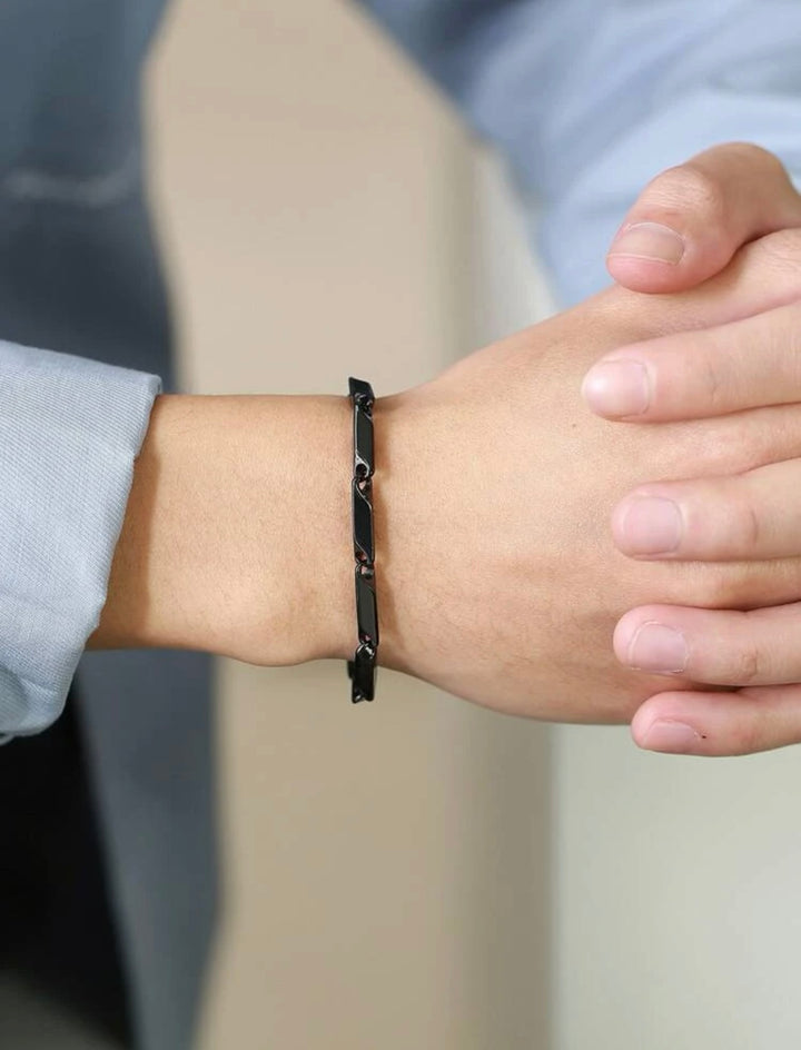 Geometric decor bracelet in black