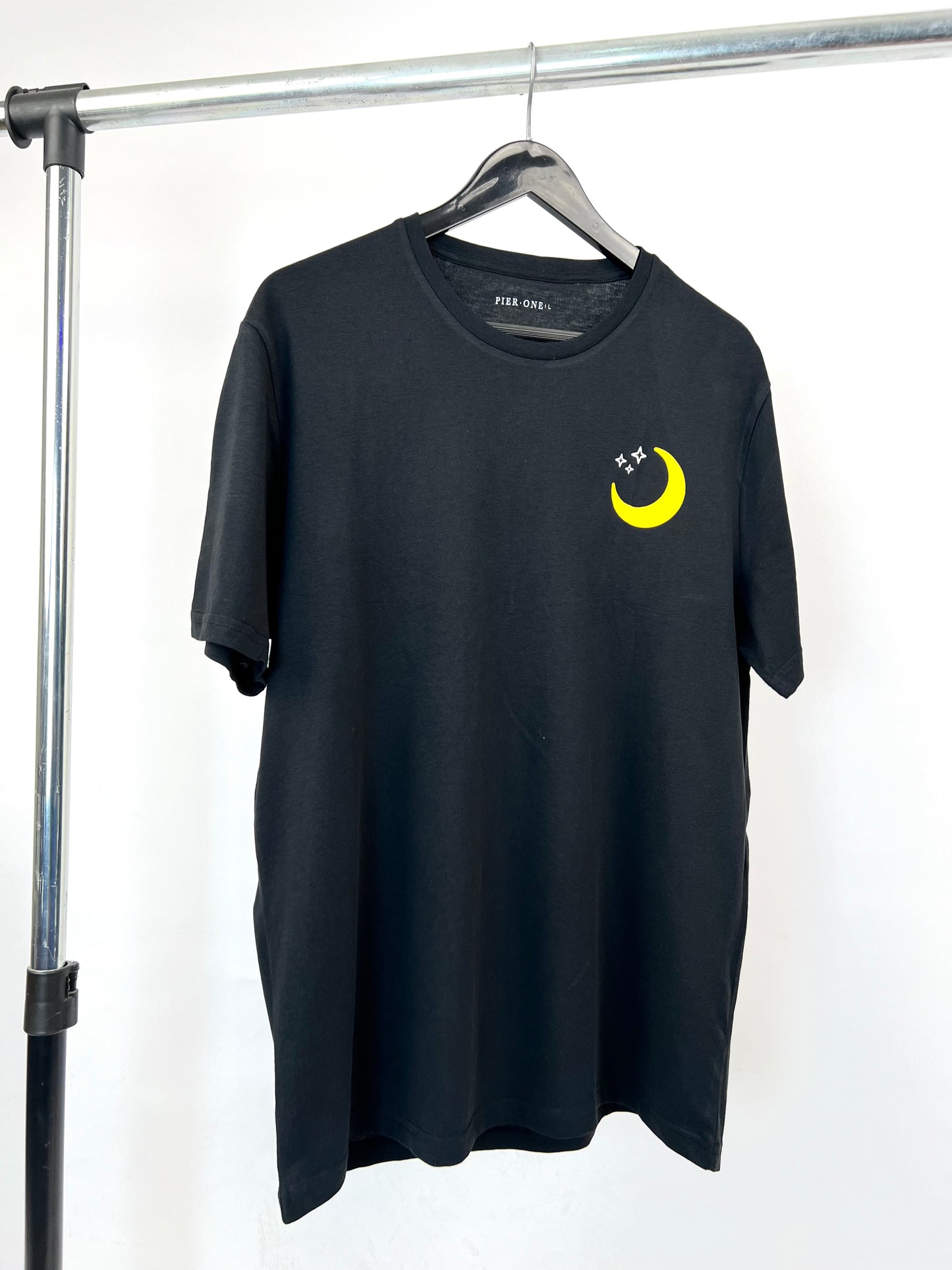 Pier One Crescent T-shirt in black