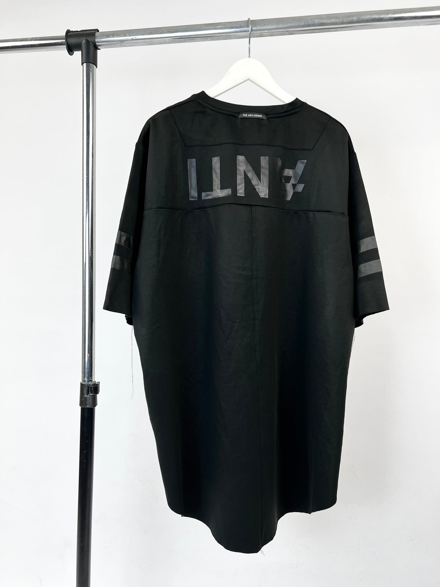 Anti Order Baseball T-shirt in black