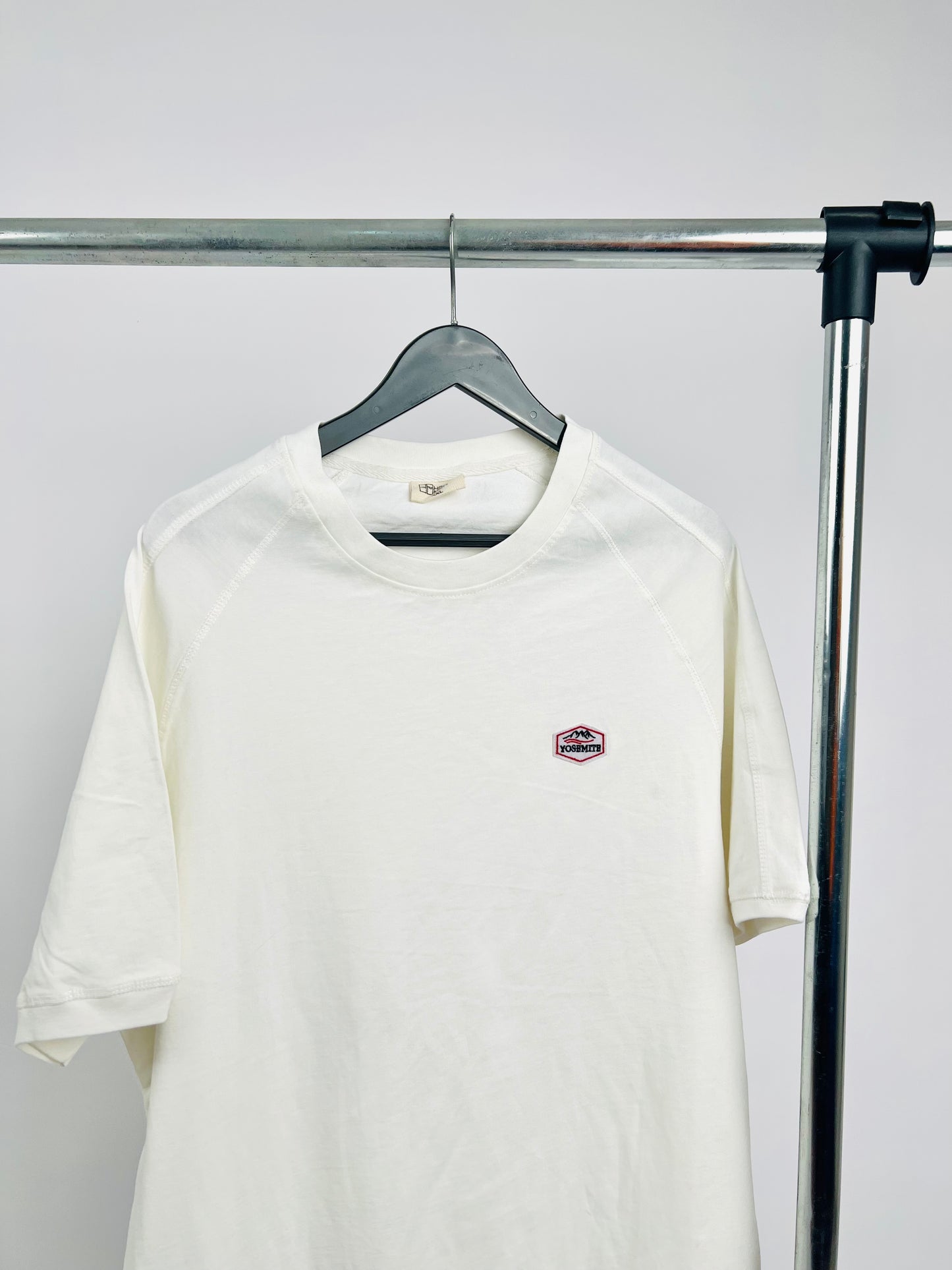 Hailys men patch T-shirt in white