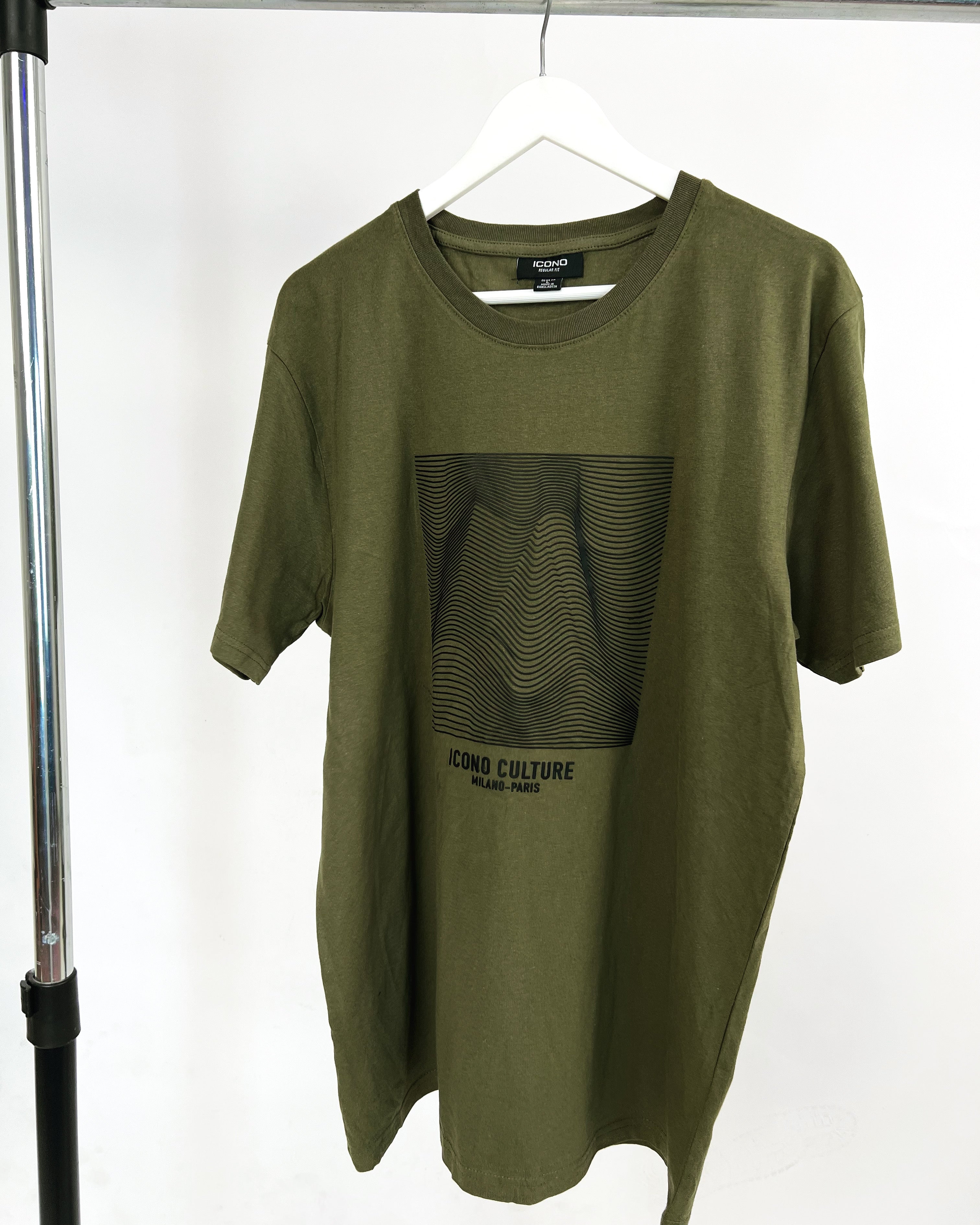 ICONO Couture Seismic print T-shirt in dark green – Garmisland