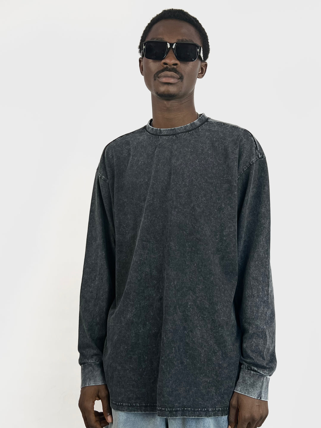 Oversized Longsleeve T-shirt in washed black