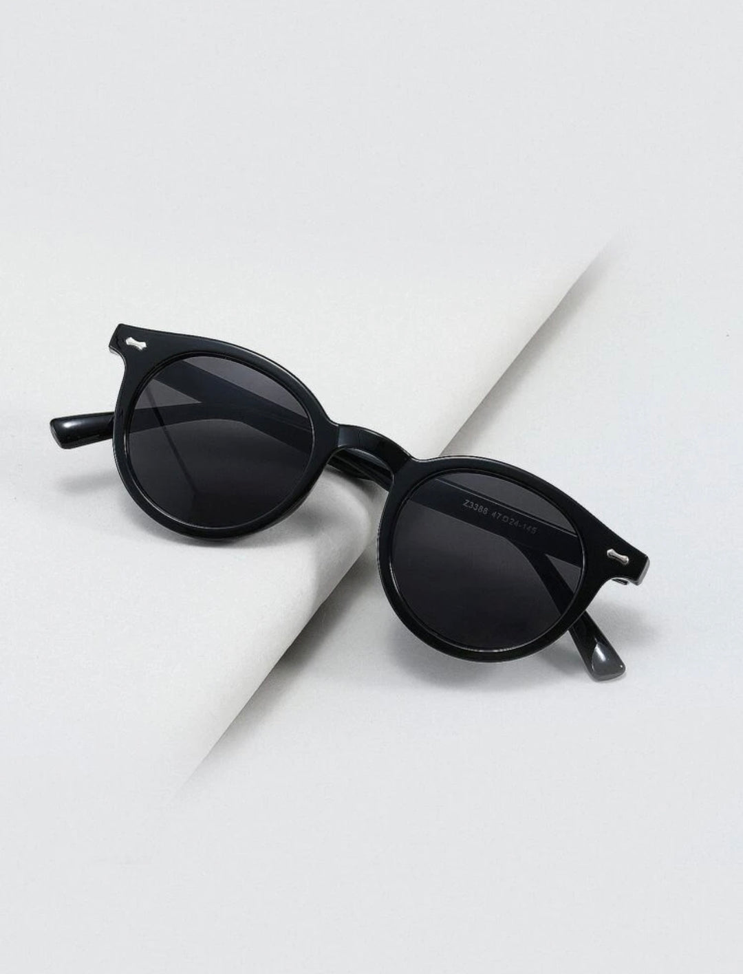 Round Vintage Sun glasses in black