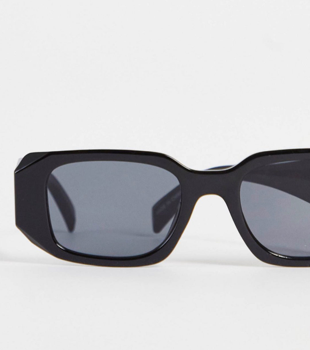 Geometric Frame Sun Glasses in Black