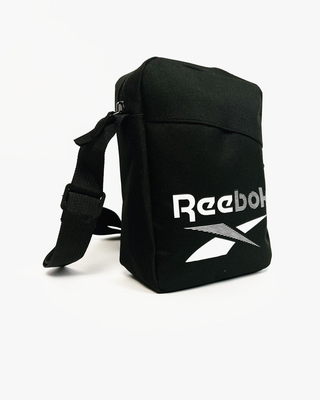Reebok Crossbody bag in black – Garmisland