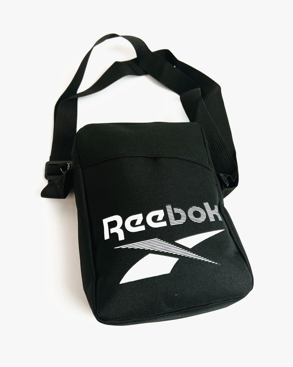 Reebok Crossbody bag in black – Garmisland