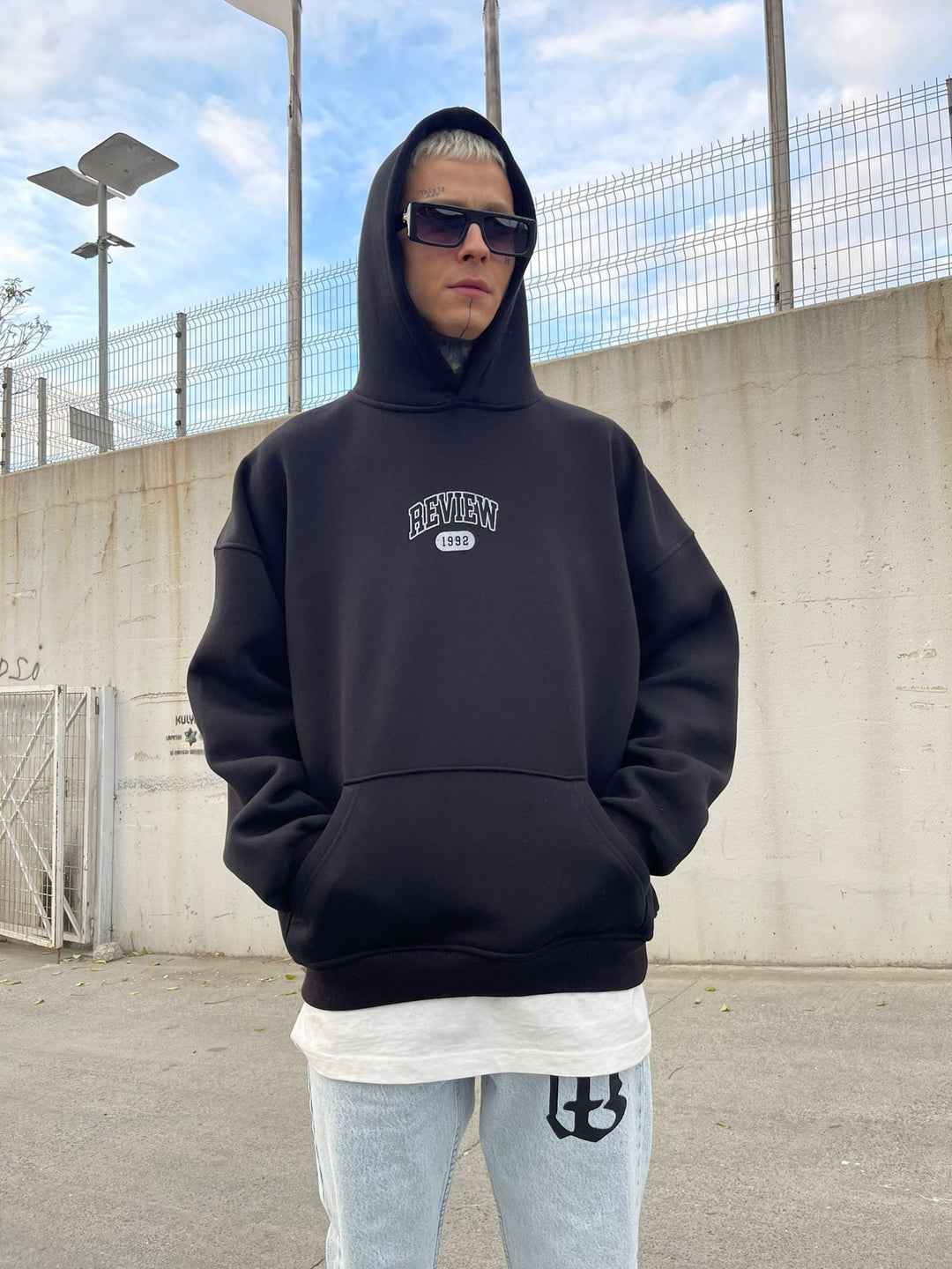 Review backprint hoodie in black