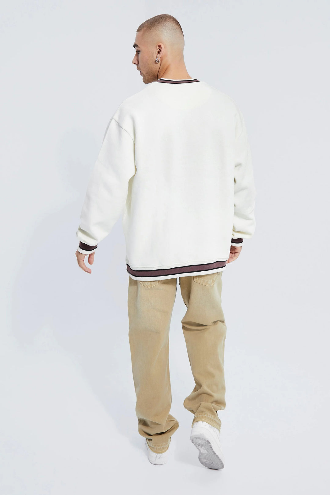 BOOHOOMAN OVERSIZED V NECK VARSITY SWEATSHIRT IN ECRU