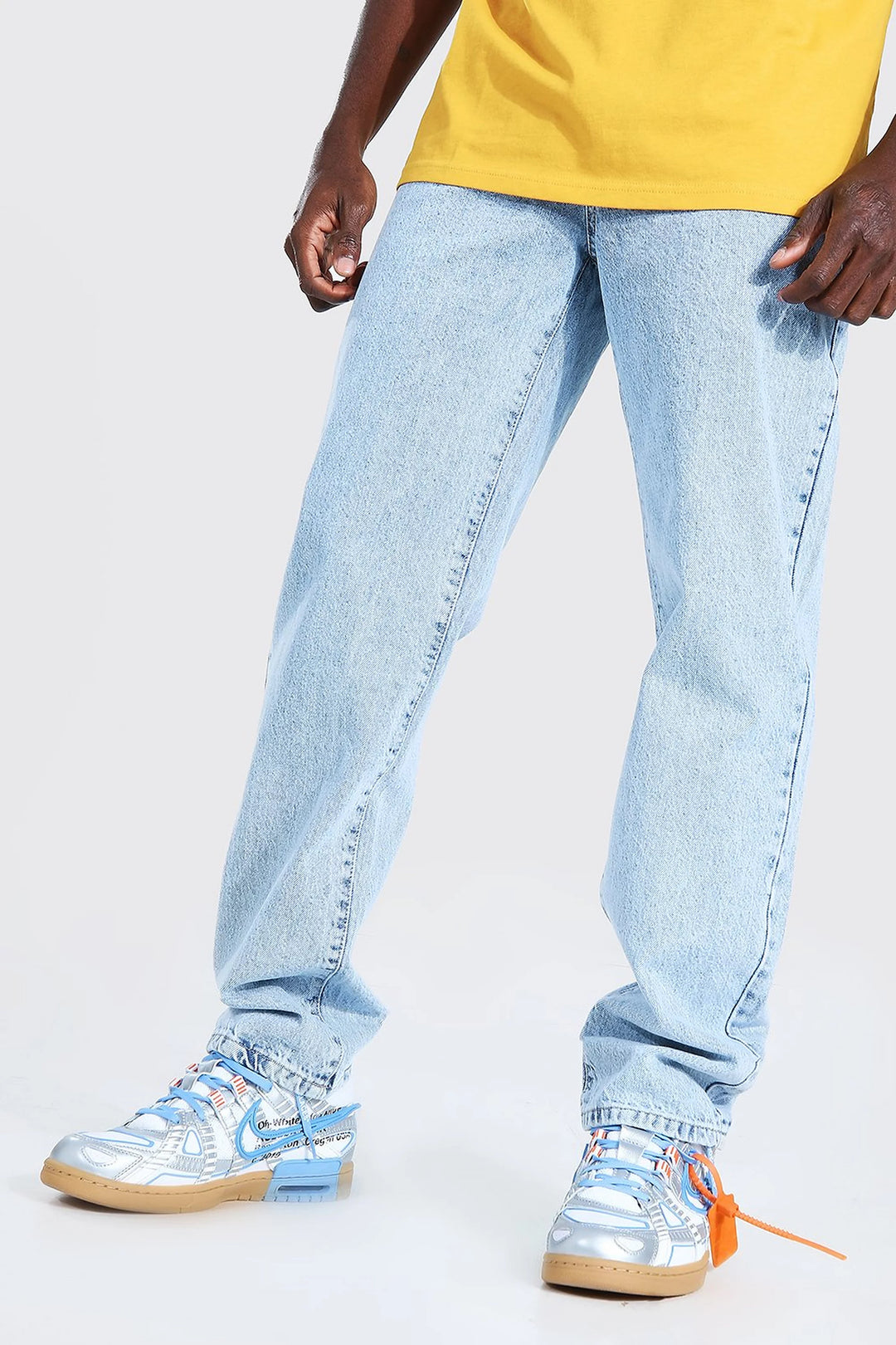 BOOHOOMAN RELAXED FIT JEANS IN LIGHT BLUE