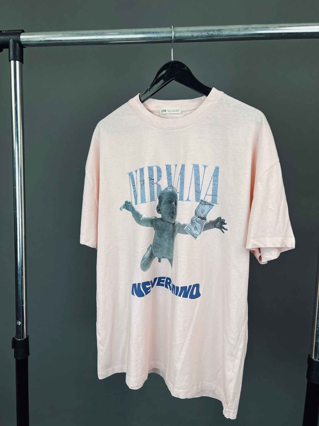 Nirvana Nevermind T-shirt in pink