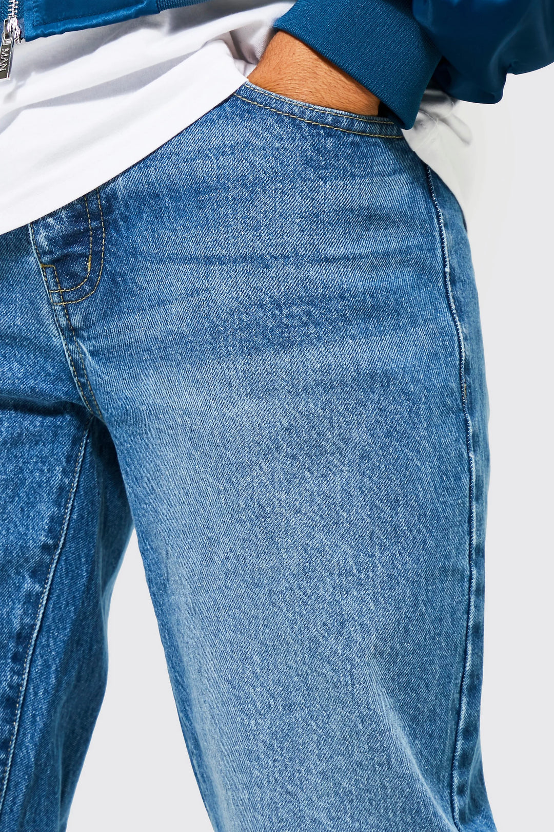 BOOHOOMAN RELAXED FIT JEANS IN MID BLUE