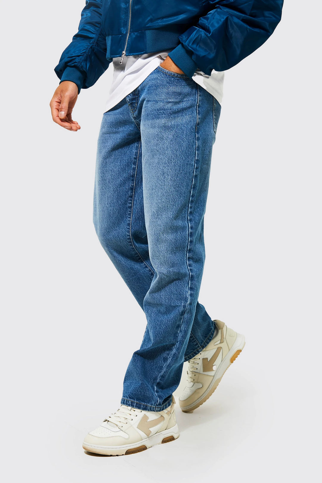 BOOHOOMAN RELAXED FIT JEANS IN MID BLUE