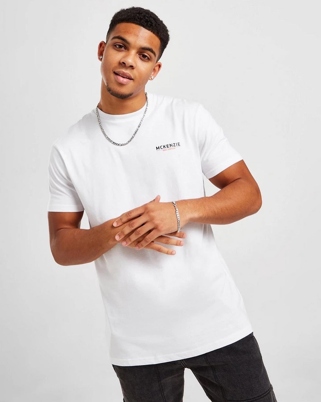 McKenzie Essential Logo T-shirt in white