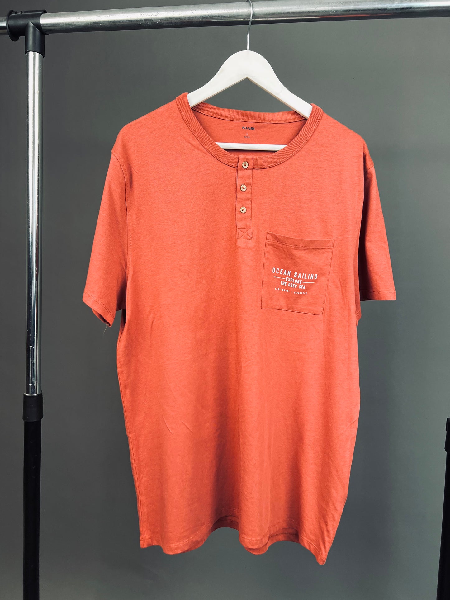 KIABI Henley T-shirt in orange
