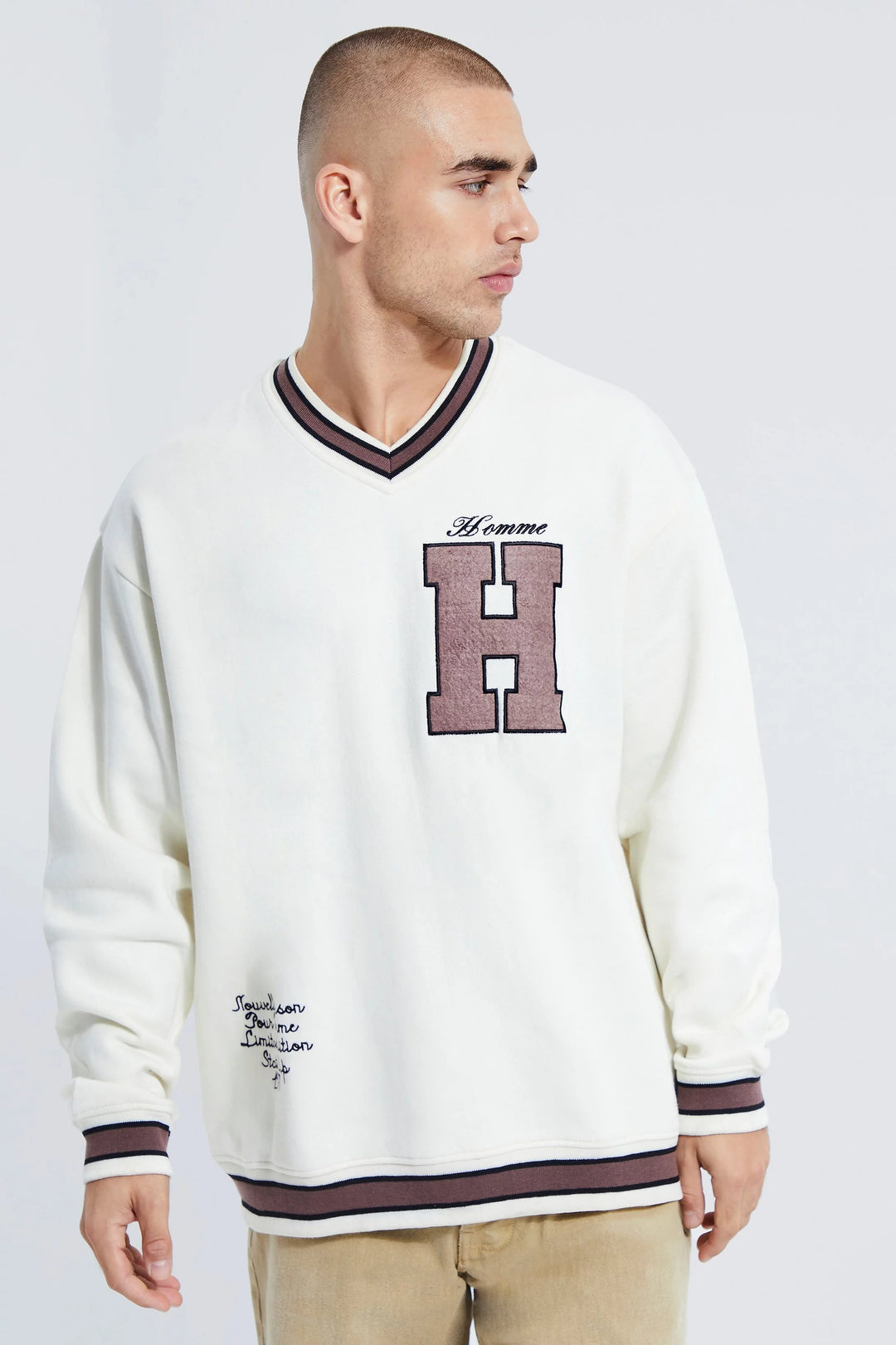 BOOHOOMAN OVERSIZED V NECK VARSITY SWEATSHIRT IN ECRU