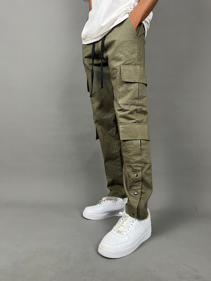 Multi pocket cargo pants in green