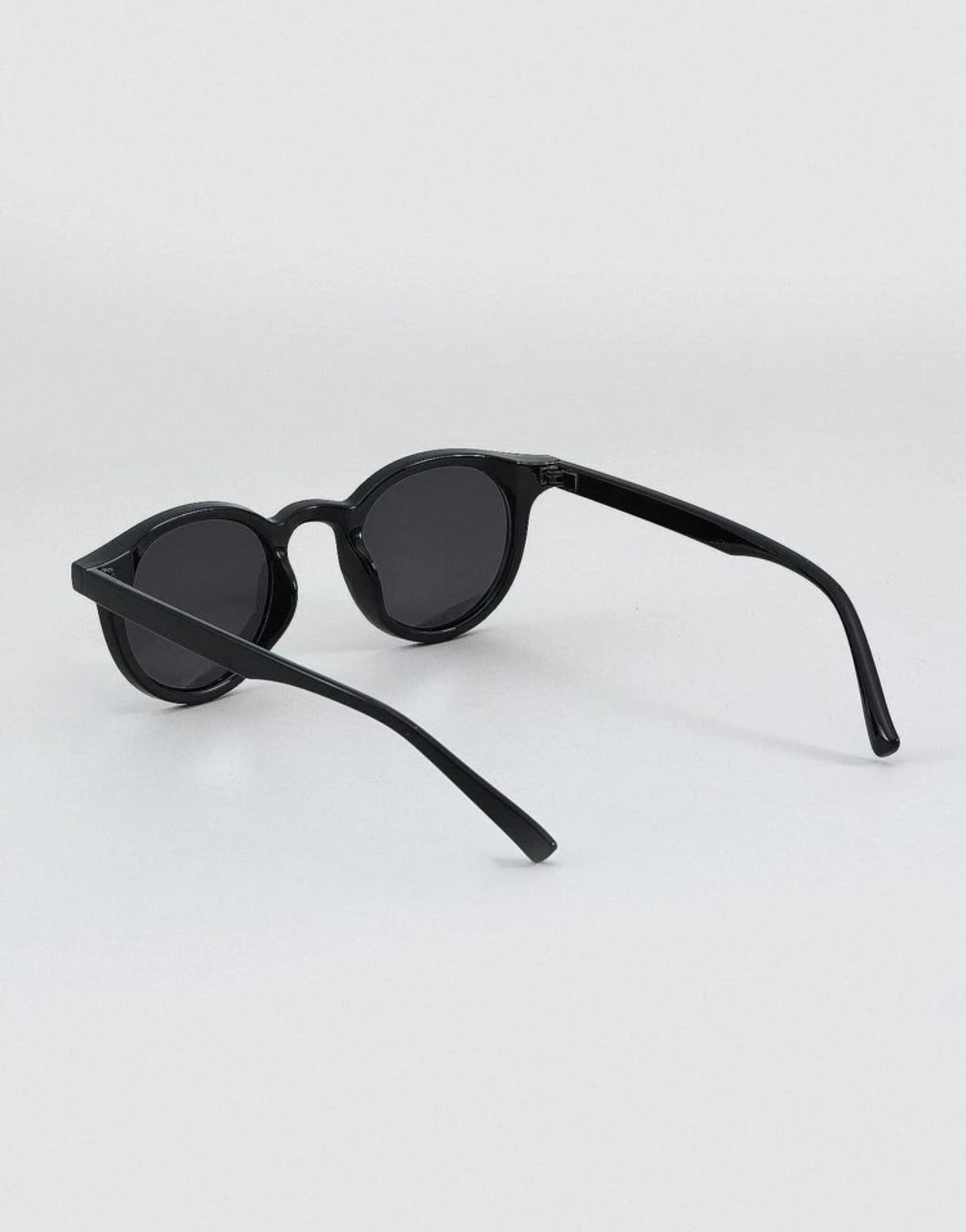 Round Vintage Sun glasses in black