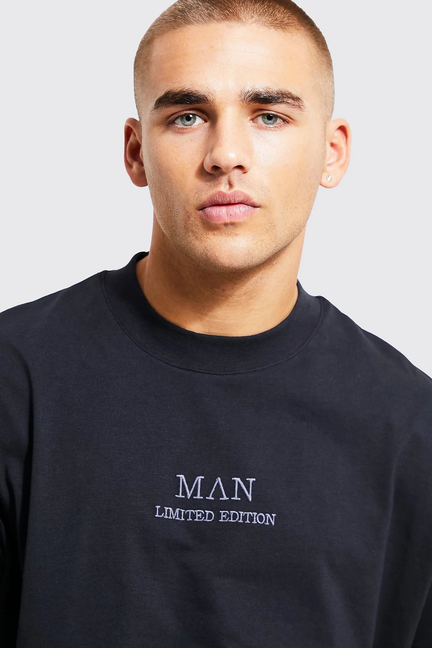 BOOHOOMAN MAN OVERSIZED EMBROIDERED T-SHIRT IN BLACK – Garmisland