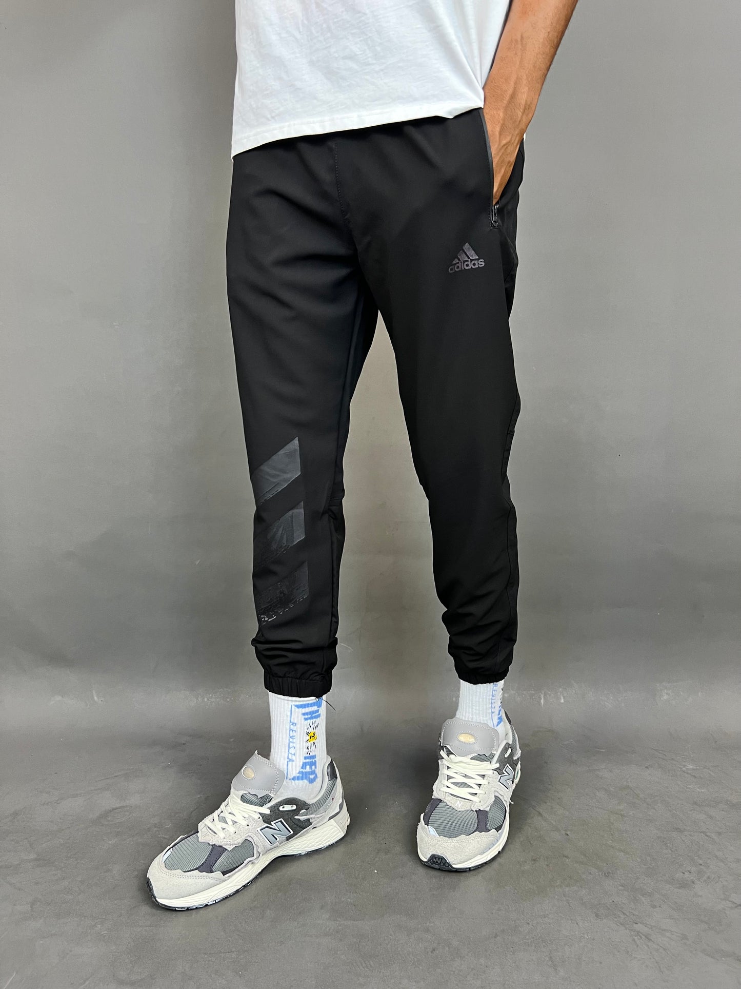 Adidas cropped jogger pants in black – Garmisland