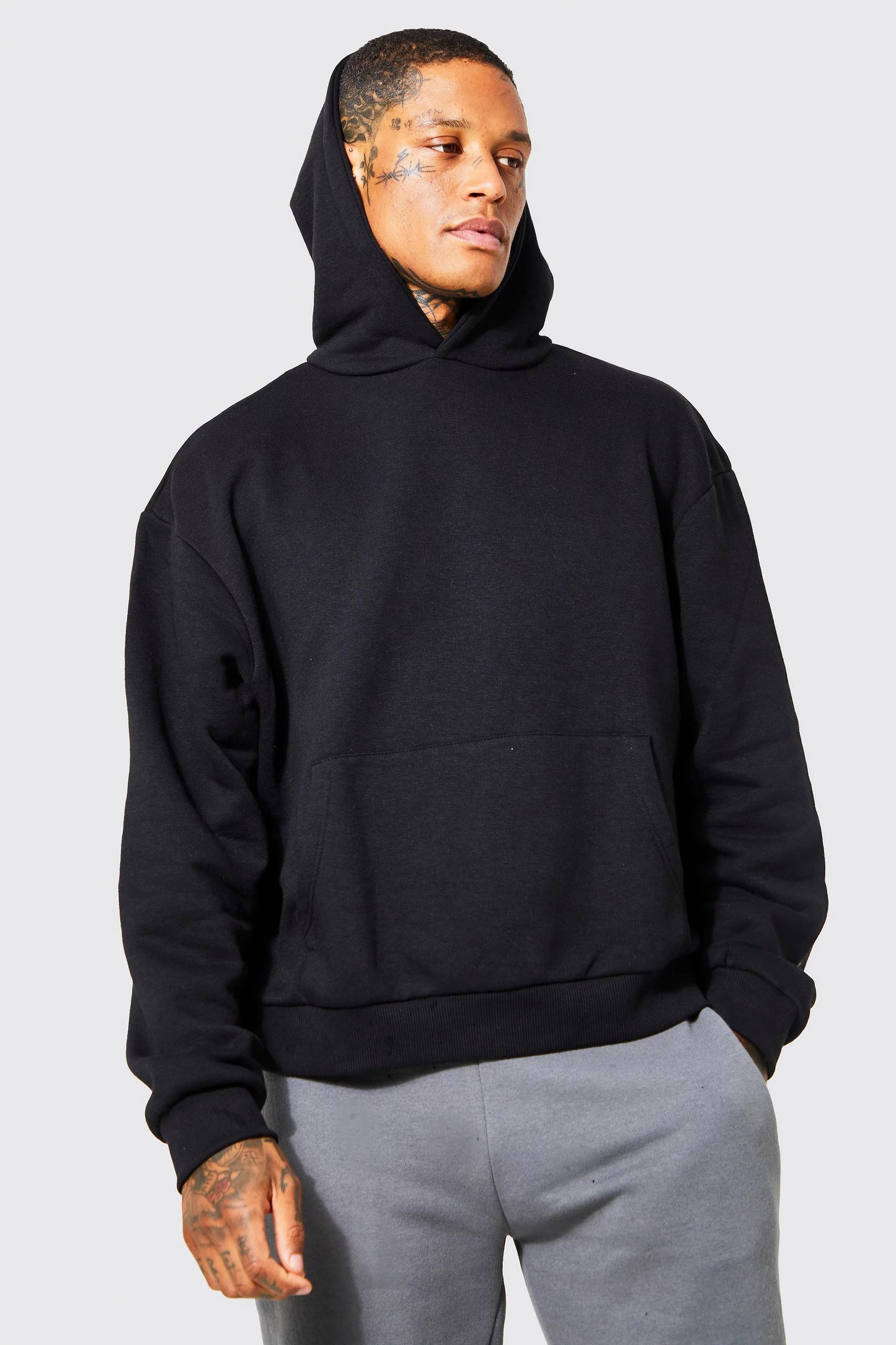 BOOHOOMAN BOXY FIT OVER THE HEAD HOODIE IN BLACK