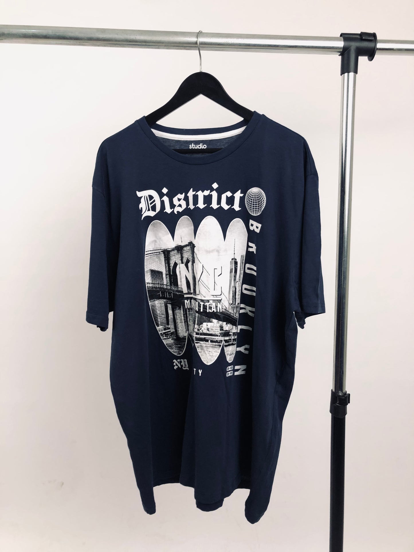 Studio District T-shirt in navy