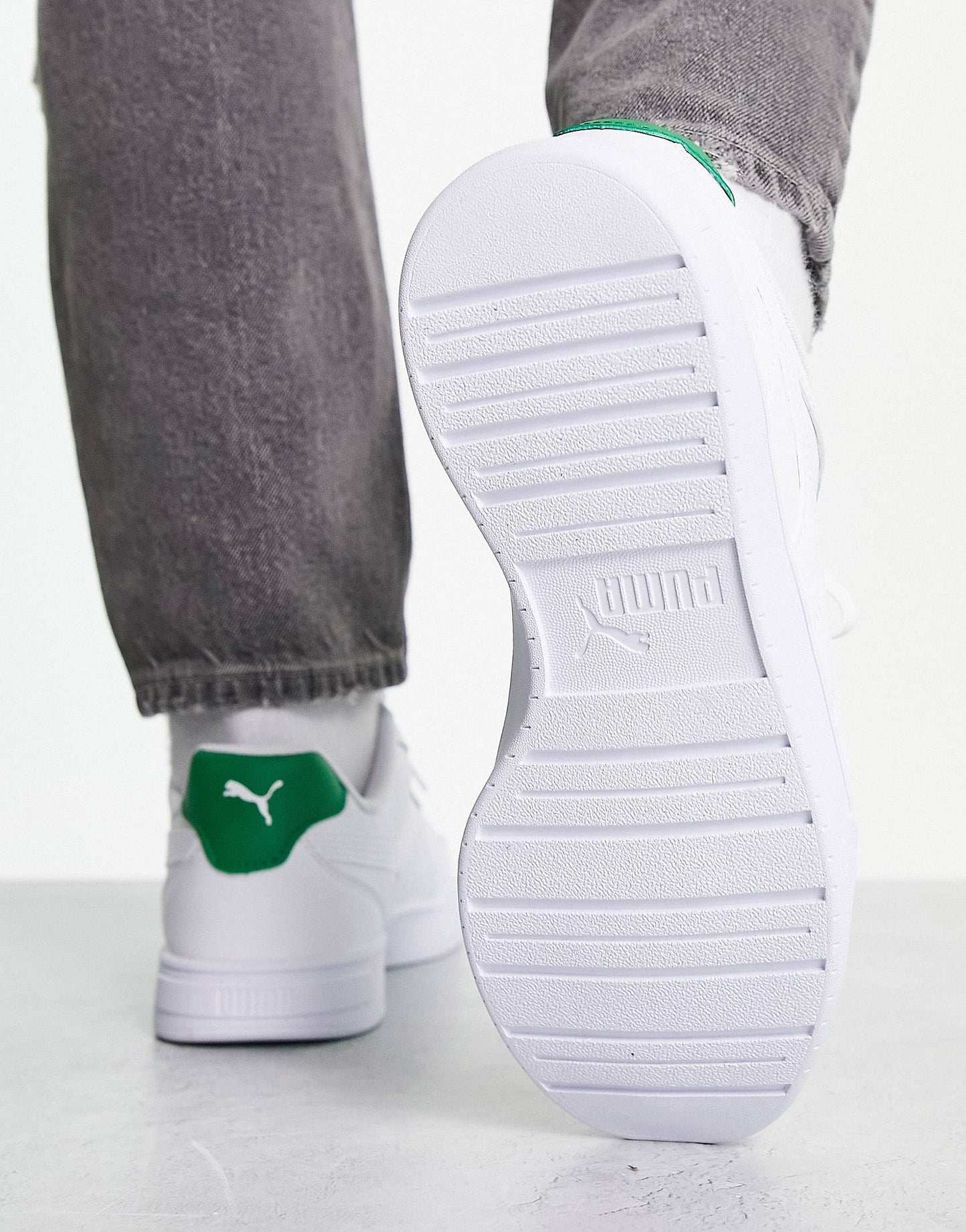 Puma caven trainers in white and green