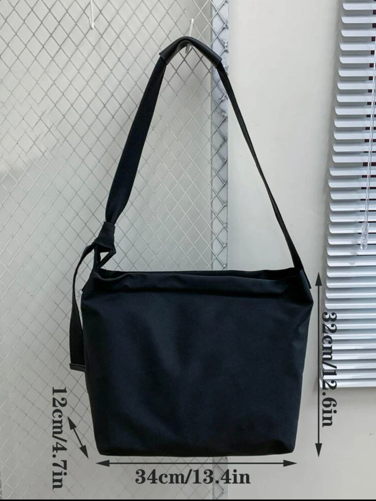 Minimalist Hobo bag in Black – Garmisland