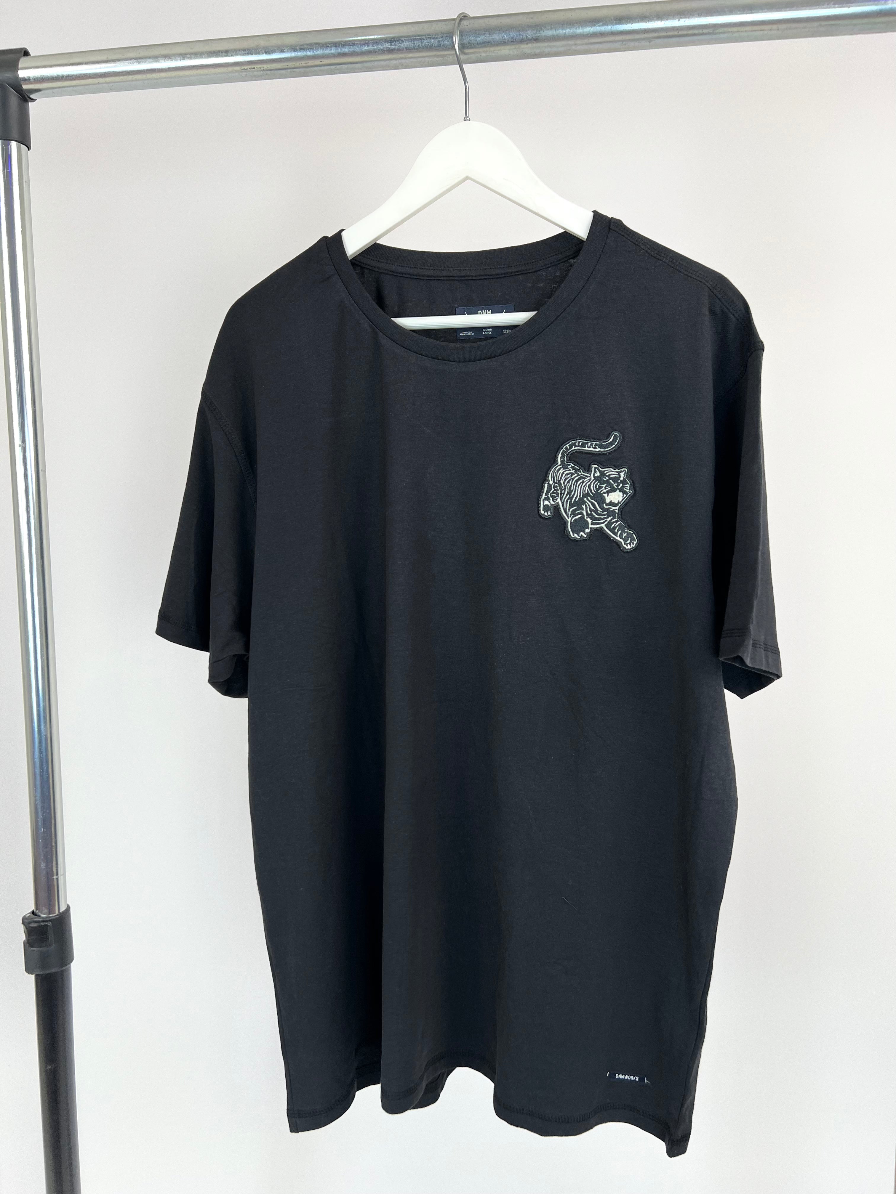 DNM WORKS Tiger patch T-shirt in black – Garmisland