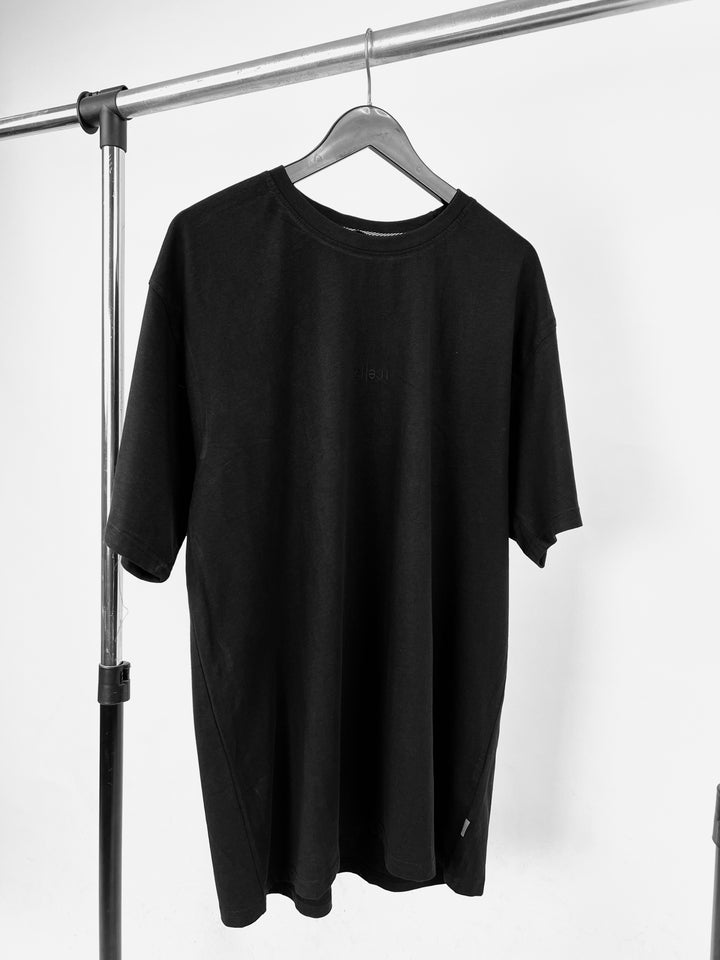 Solid reflect print T-shirt in black