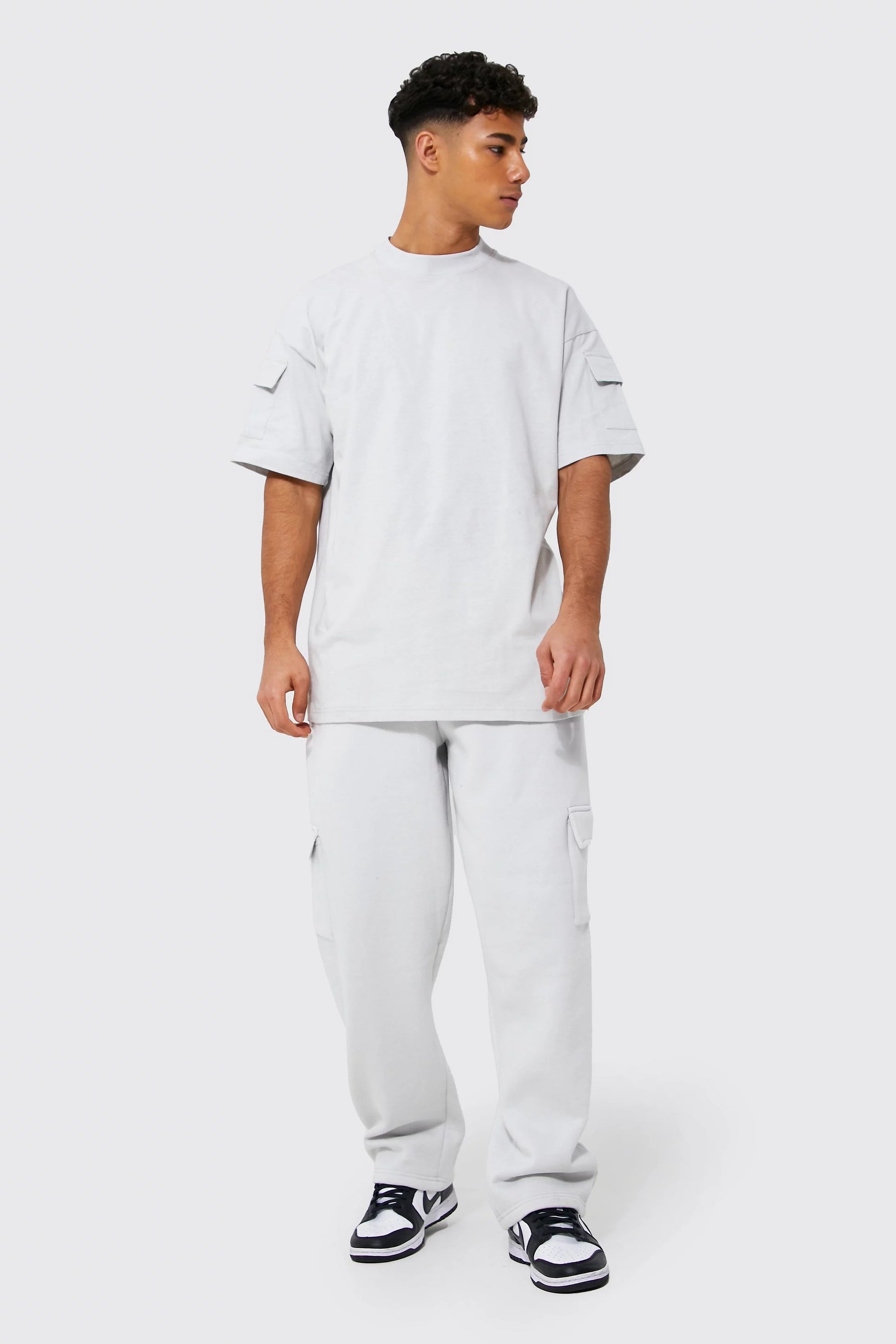 BOOHOOMAN OVERSIZED CARGO T-SHIRT TRACKSUIT IN LIGHT GREY – Garmisland