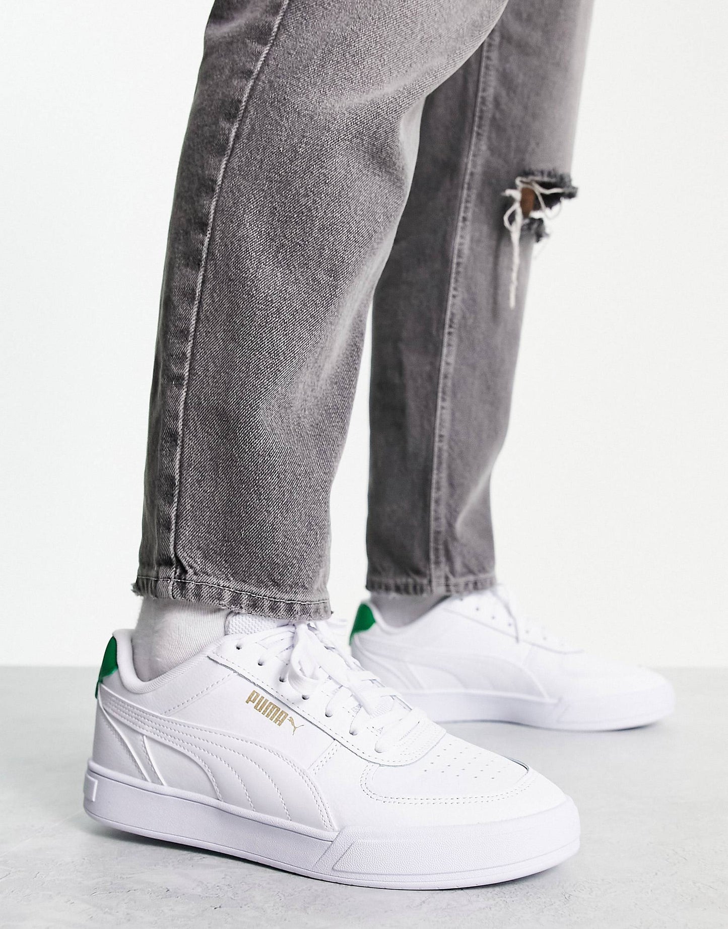 Puma caven trainers in white and green
