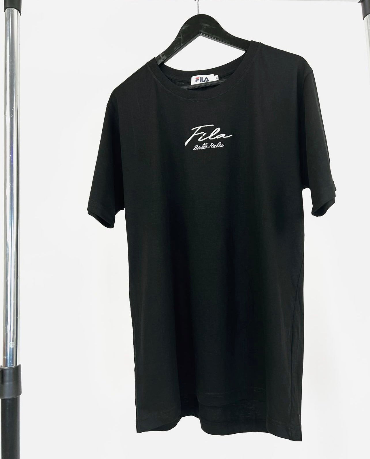 FILA Signature script T-shirt in black – Garmisland